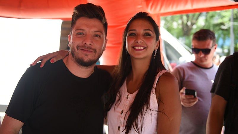 Los cuarteteros, de fiesta y bien cerca de la gente en la Plaza San Martín. Foto: Lucio Casalla / ElDoce.tv.