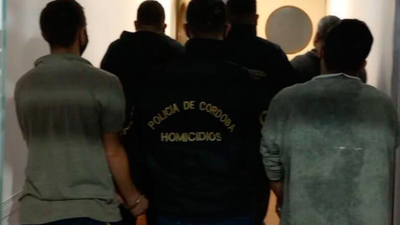 Los cuatro parientes permanecen detenidos.