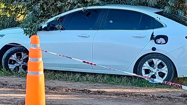 Los cuerpos aparecieron dentro del auto a la vera de la ruta 8.