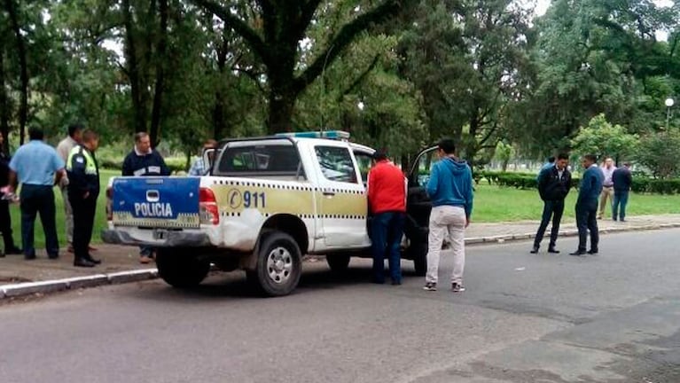 Los cuerpos de los policías tenían varios impactos de bala. 