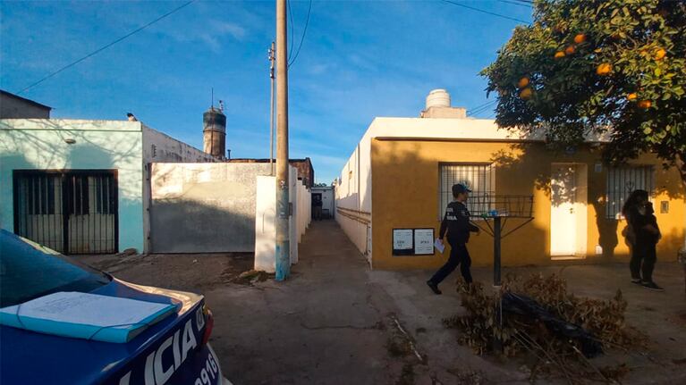 Los cuerpos estaban en distintos sectores de la casa. Foto: Julieta Pelayo/El Doce.