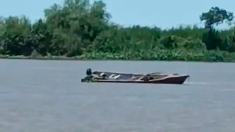 Los cuerpos fueron encontrados en una canoa a la deriva.