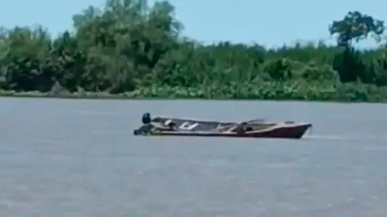 Los cuerpos fueron encontrados en una canoa a la deriva.
