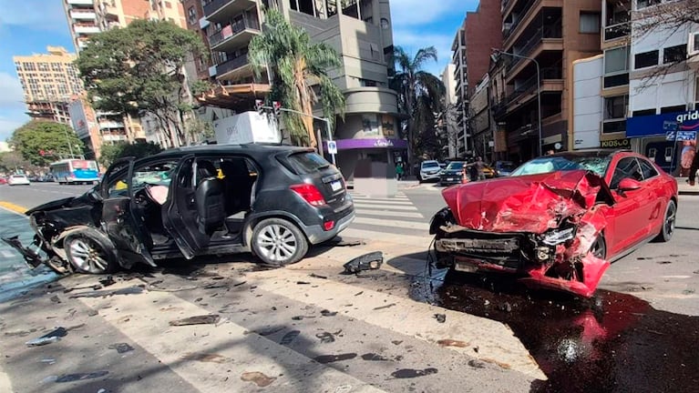 Los daños en los vehículos tras el fuerte impacto. Foto: prensa Policía de Córdoba.