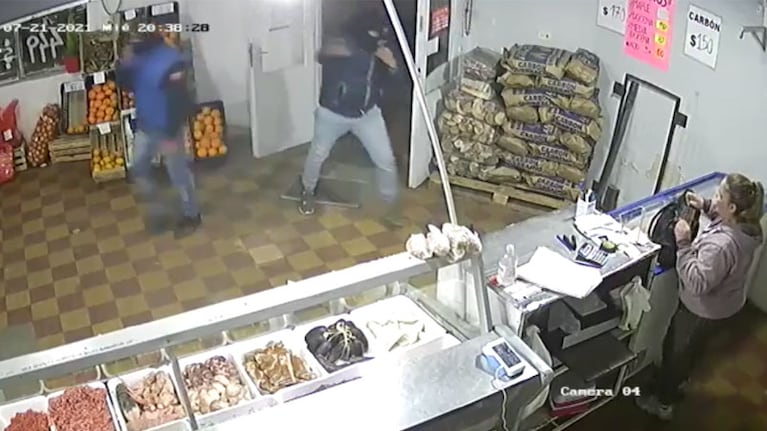 Los delincuentes actuaron pese a las cámaras de seguridad.