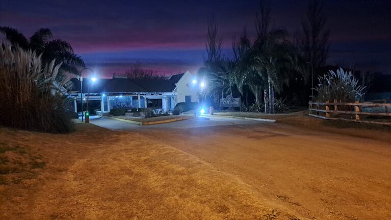 Los delincuentes dañaron un alambrado del country Las Marías. Foto: Juampi Lavisse / ElDoce.