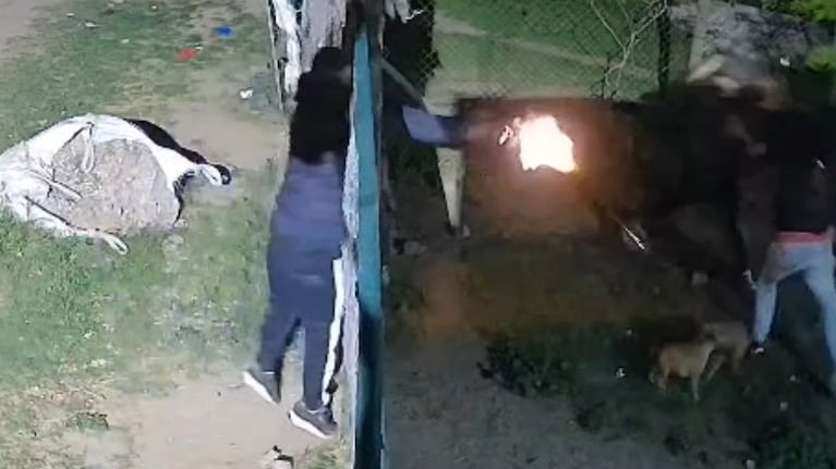 Los delincuentes desataron una balacera al escapar.