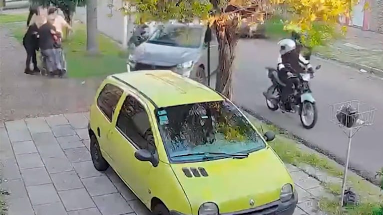 Los delincuentes escaparon en el auto de la familia.