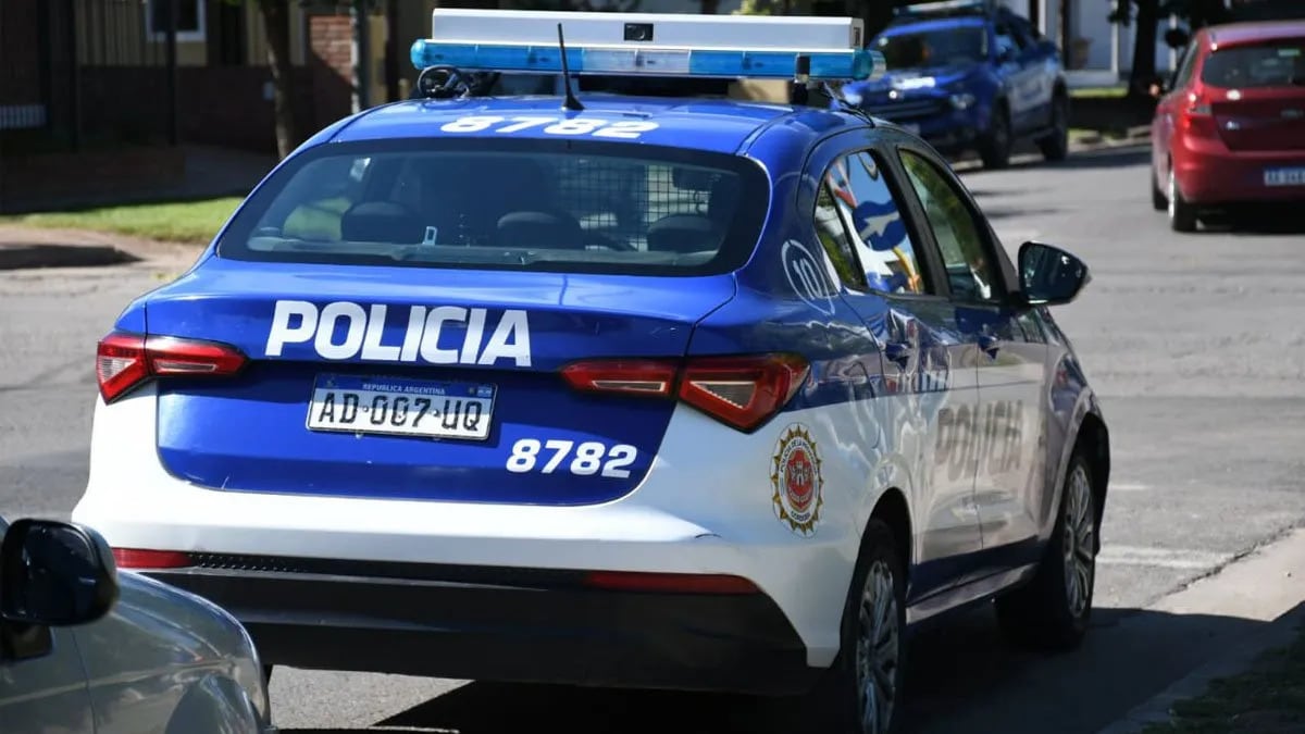 Los delincuentes escaparon en la camioneta de la víctima.