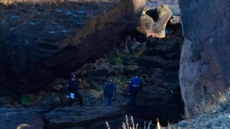 Los delincuentes llevaron a sus víctimas a una cueva amenazándolo con cuchillos.