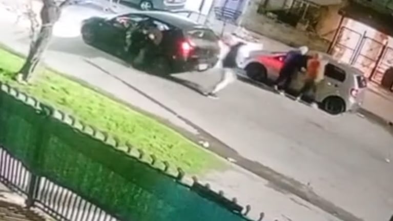 Los delincuentes quisieron robarle a una pareja de policías.