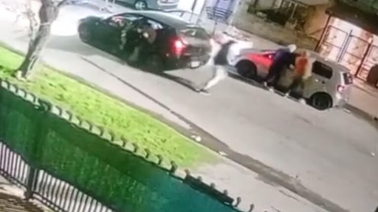 Los delincuentes quisieron robarle a una pareja de policías.
