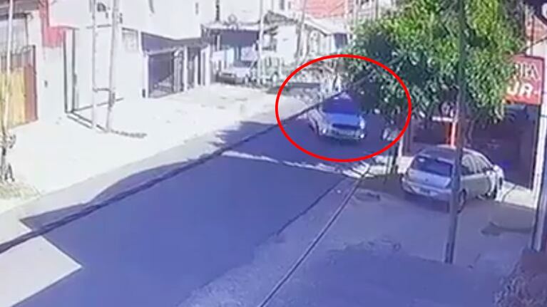 Los delincuentes trataron de robar el auto del custodio.