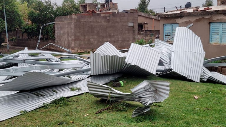 Los destrozos por la tormenta en Moldes. Foto: Radio Ciudad FM 100.3.