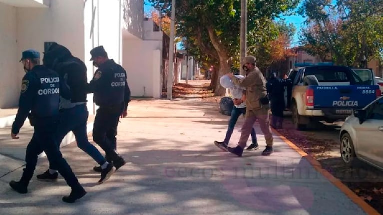 Los detenidos fueron trasladados a la comisaría de Canals en un primer momento. / Foto: Puntal