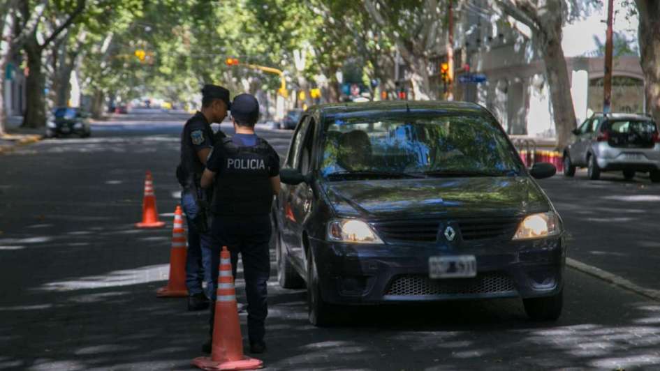 Los detenidos por romper la cuarentena en Mendoza trabajarán para el Estado.
