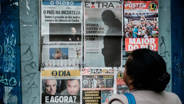 Los diarios de Brasil muestran el escándalo que sacude al gobierno.
