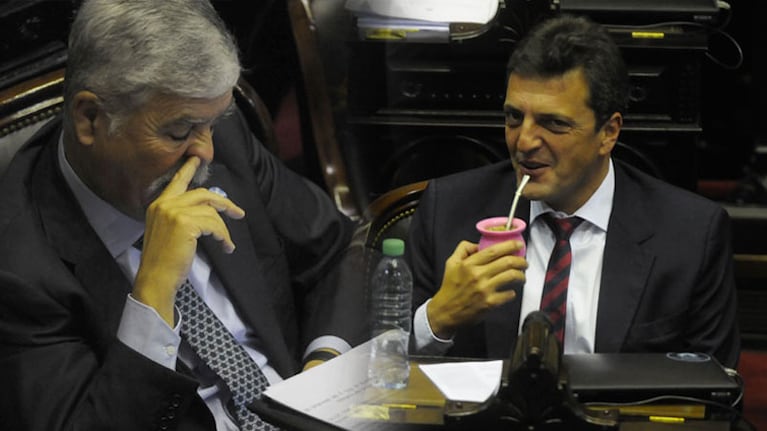Los diputados terminaron agotados después de 20 horas de sesión.