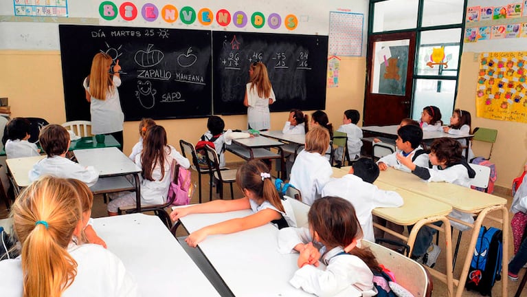 Los docentes de Córdoba cobrarán el aumento salarial en octubre.