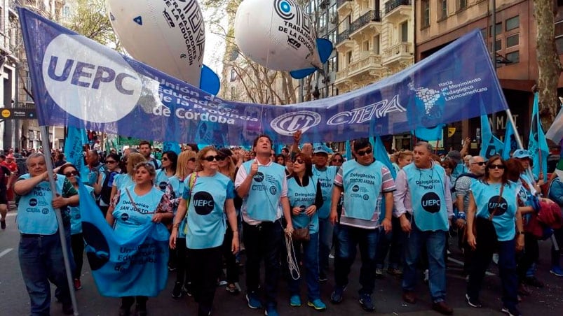 Los docentes marcharán hacia la Legislatura. 