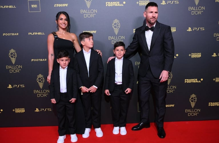 Los elegantes looks de Messi y su familia en la alfombra roja del Balón de Oro.