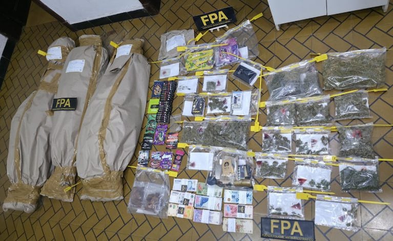 Los elementos secuestrados en un domicilio del centro de Jesús María.