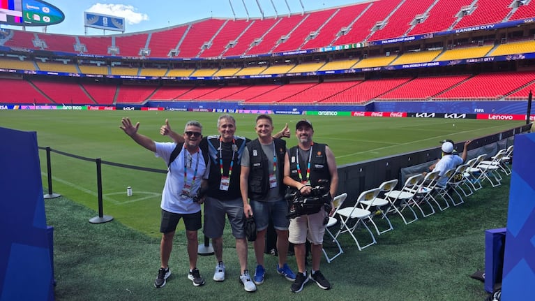 Los enviados de El Doce en el Kansas City Stadium.