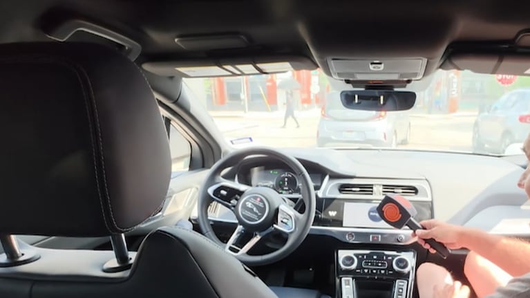 Los enviados especiales de El Doce circularon en un "robotaxi".