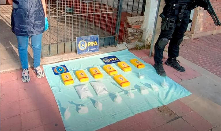 Los envoltorios de droga llevaban impreso el logo de la marca Ferrari.