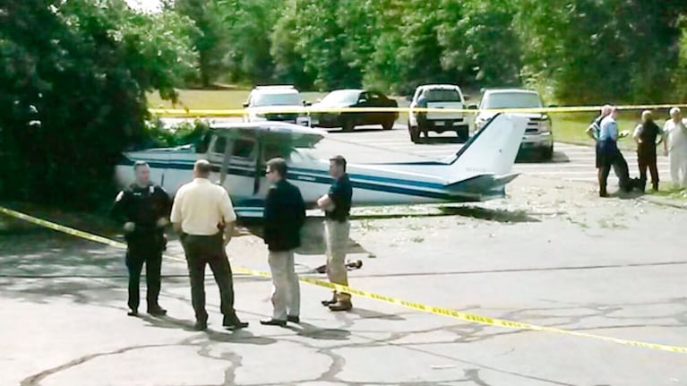 Los equipos de rescate no se explican cómo salió con vida el piloto de la avioneta.