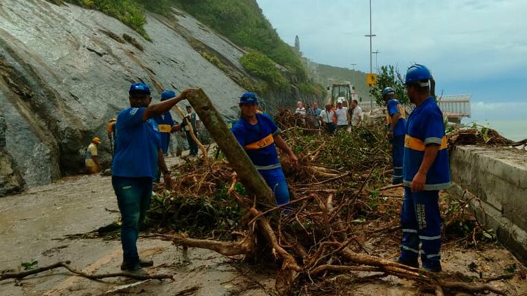 Los equipos trabajan para normalizar la situación en varias áreas de Río de Janeiro.