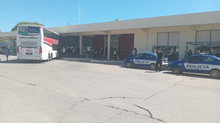 Los estudiantes estaban por salir para Bariloche cuando los conductores dieron positivo de alcoholemia.