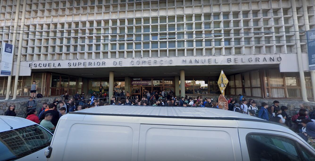 Los estudiantes involucrados asisten a la Escuela Superior de Comercio Manuel Belgrano de la ciudad de Córdoba. (Foto: Google Street View)