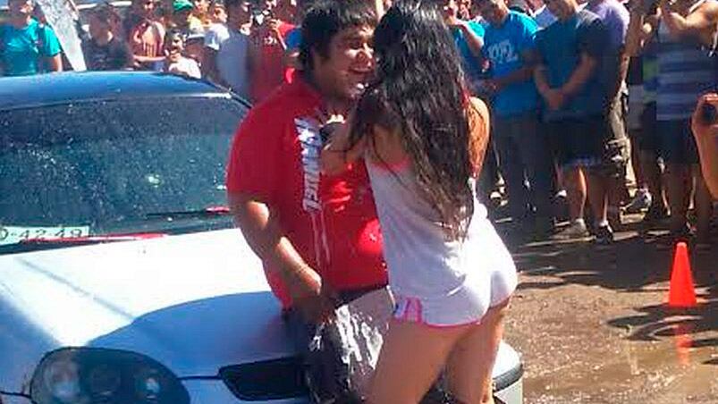 Los estudiantes se divirtieron con un espectáculo que no estaba en los planes de la escuela.