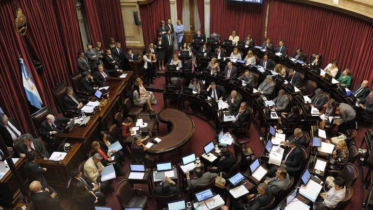 Los familiares asesores de diputados y senadores cobran hasta 72 mil pesos