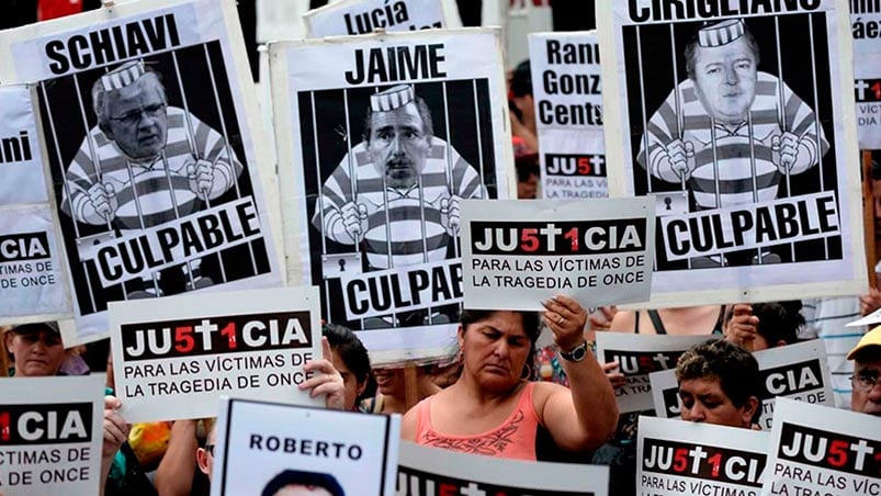 Los familiares conformes tras el fallo de la Justicia.  Foto: Clarín