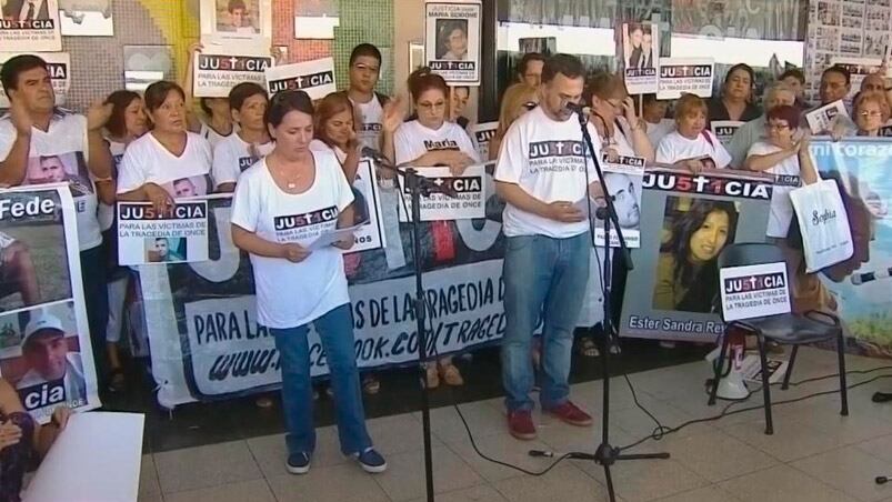 Los familiares encabezaron el acto, al cumplirse cuatro años. 