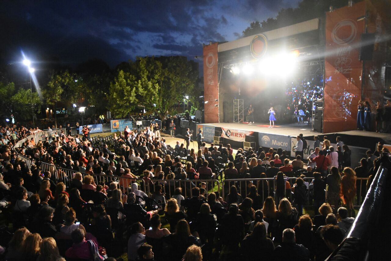 Los famosos que harán teatro este verano pasaron por el escenario. Foto: Lucio Casalla / ElDoce.tv