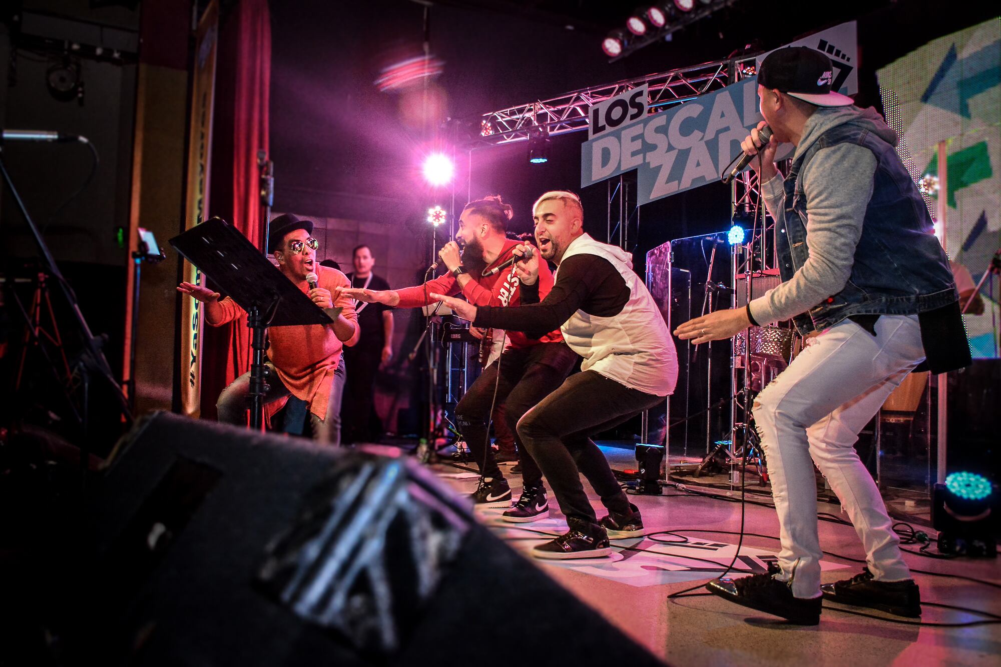 Los festejos de la banda en Sala del Rey con figuras del cuarteto.