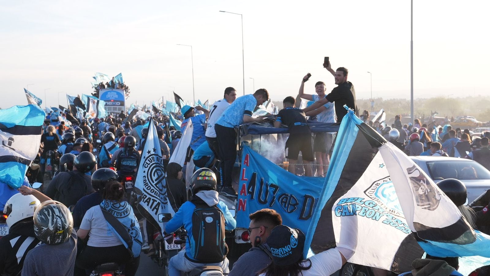 Los festejos del pueblo pirata continuaron en Córdoba. Fotos: Agustín Zaya/ElDoce.