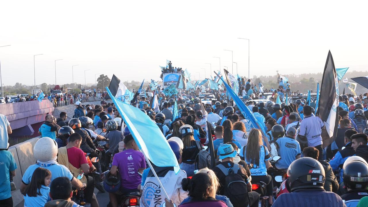 Los festejos del pueblo pirata continuaron en Córdoba. Fotos: Agustín Zaya/ElDoce.