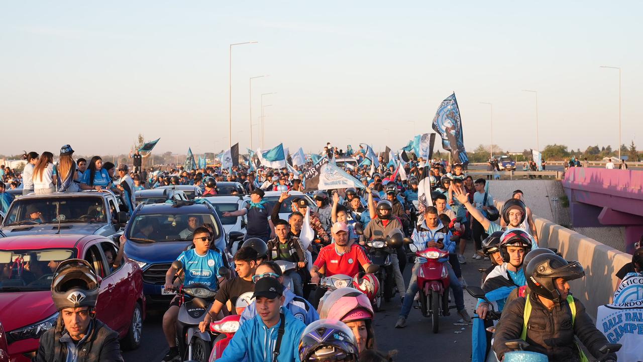 Los festejos del pueblo pirata continuaron en Córdoba. Fotos: Agustín Zaya/ElDoce.