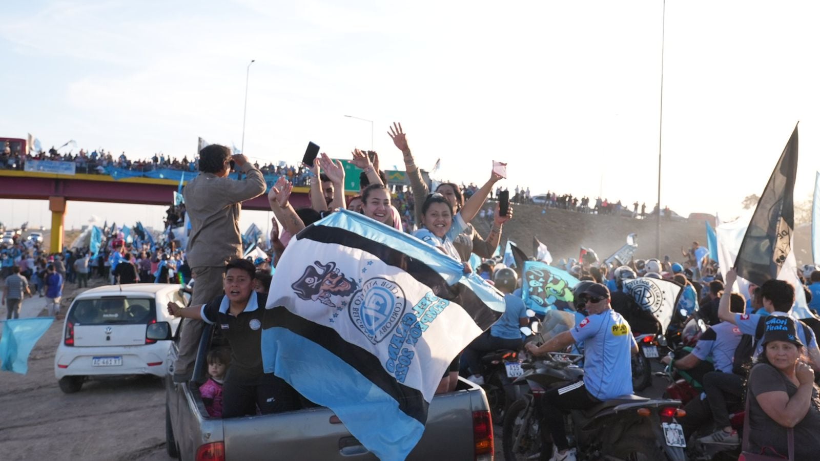 Los festejos del pueblo pirata continuaron en Córdoba. Fotos: Agustín Zaya/ElDoce.