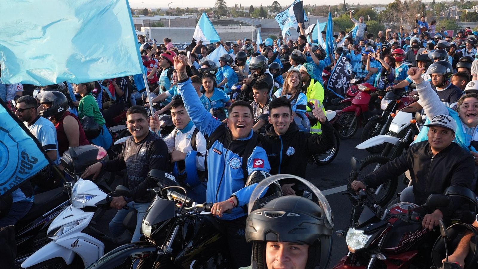 Los festejos del pueblo pirata continuaron en Córdoba. Fotos: Agustín Zaya/ElDoce.