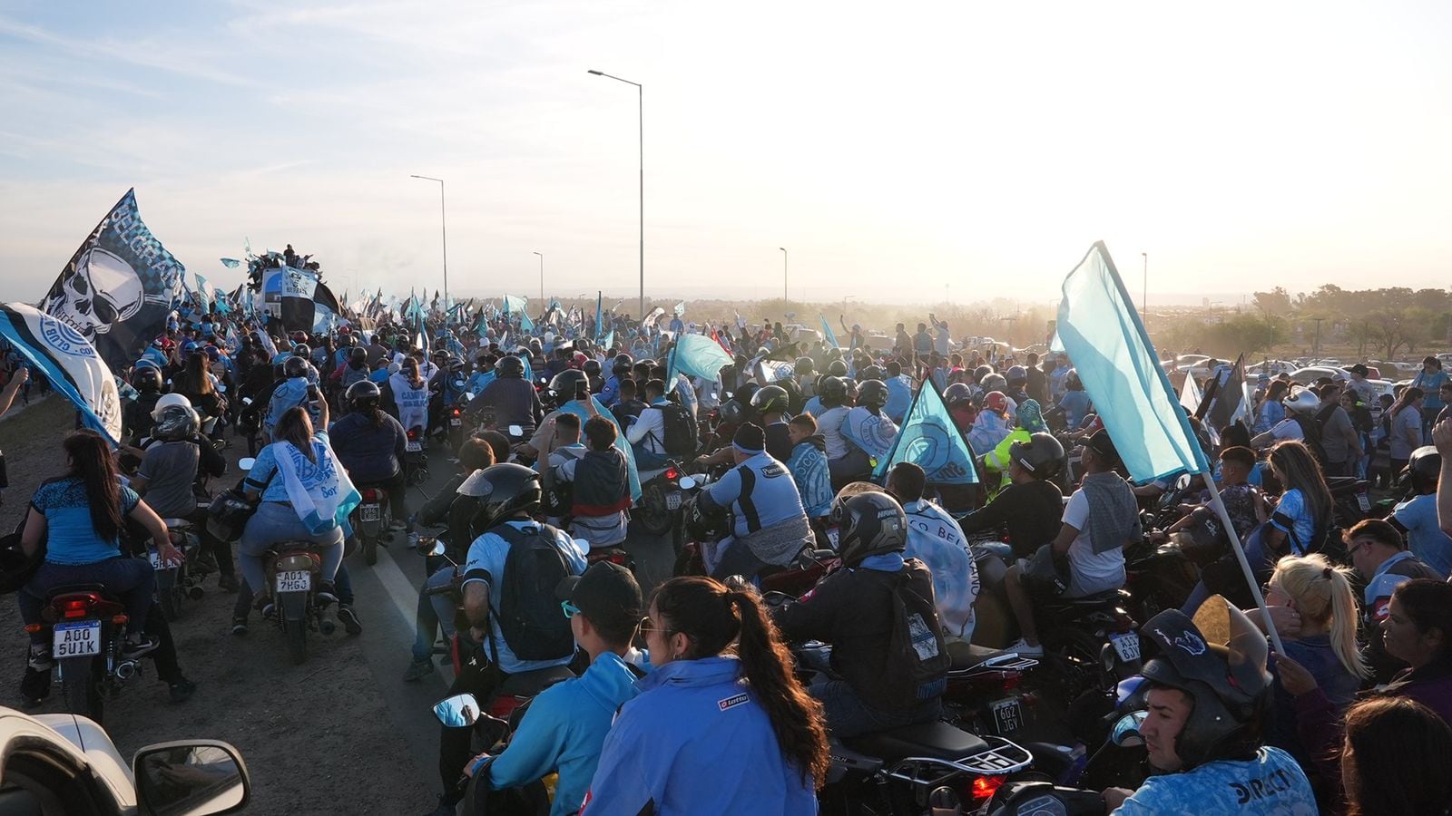 Los festejos del pueblo pirata continuaron en Córdoba. Fotos: Agustín Zaya/ElDoce.