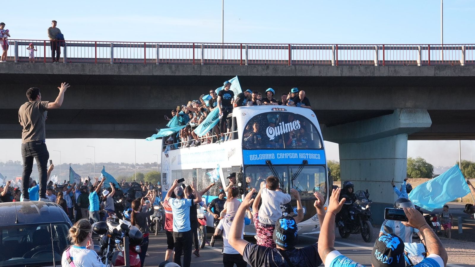 Los festejos del pueblo pirata continuaron en Córdoba. Fotos: Agustín Zaya/ElDoce.