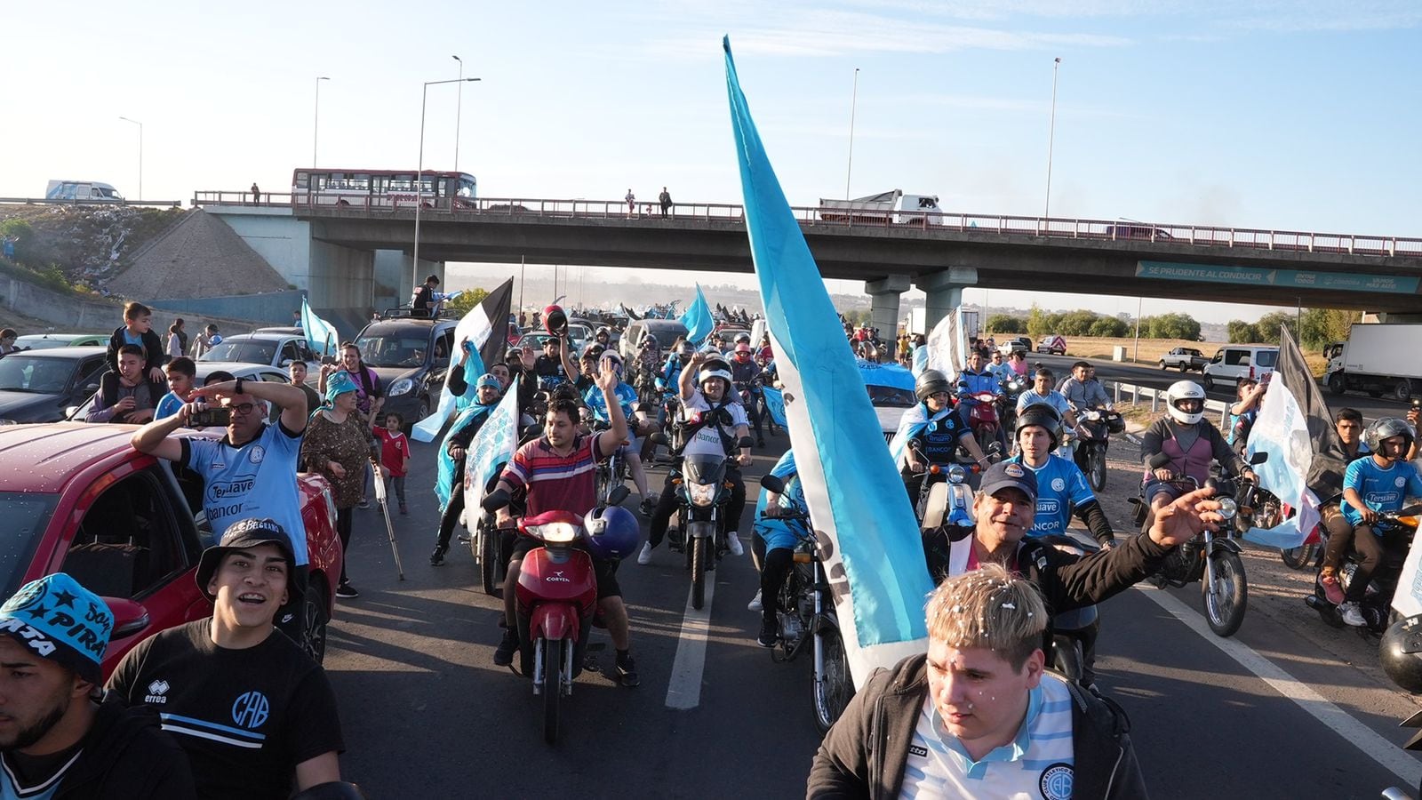 Los festejos del pueblo pirata continuaron en Córdoba. Fotos: Agustín Zaya/ElDoce.