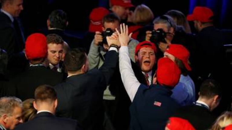 Los festejos en la sede de Trump. Foto: Bloomberg.