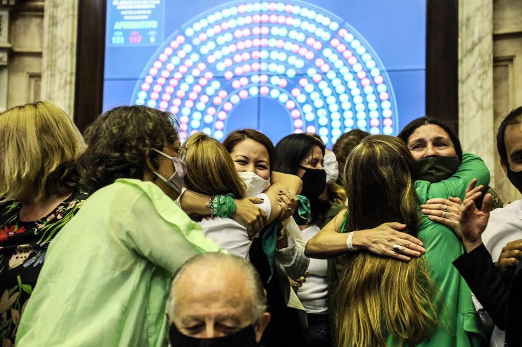 Los festejos verdes se desataron tras la media sanción.