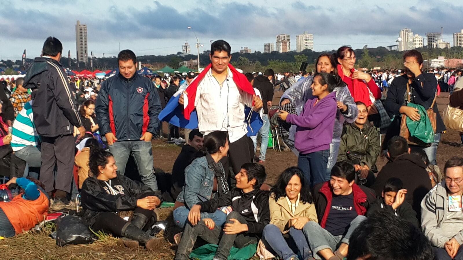 Los fieles pasaron la noche esperando a Francisco. 